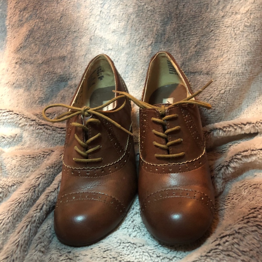 American Eagle Oxford Heel Booties, Size 6.5 (US)